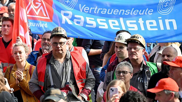 Protest in Duisburg.jpeg       -  Bei Thyssenkrupp gibt es Ärger: Die IG Metall hat die Mitarbeiter der Stahlsparte zu einer Demonstration aufgerufen. Grund ist der Deal des Unternehmens mit einem Milliardär.