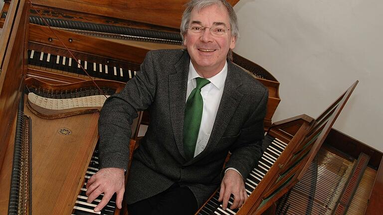 Michael Günther spielt in Sommerhausen (Lkr. Würzburg) aus dem Mainstockheimer Clavierbuch. Michael Günther spielt in Sommerhausen (Lkr. Würzburg) aus dem Mainstockheimer Clavierbuch.