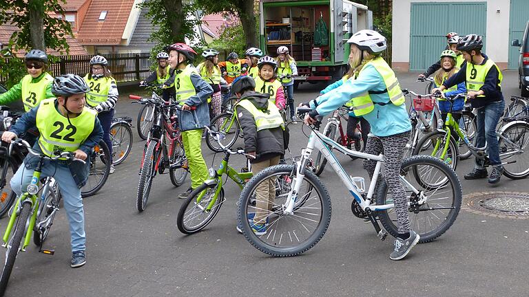 Auf viele Kinder bei der Stadtrundfahrt freut sich die Agenda-Arbeitsgruppe Klimafreundliche Mobilität. Auf viele Kinder bei der Stadtrundfahrt freut sich die Agenda-Arbeitsgruppe Klimafreundliche Mobilität.