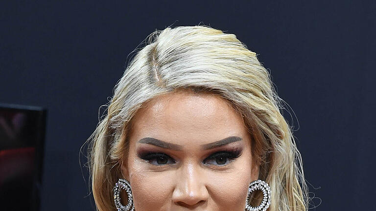 Bambi Verleihung 2019.jpeg - Erstmals auf Tour: Deutschlands erfolgreichste Rapperin Shirin David, hier in einem Archivbild von 2019, weil Fotos bei ihren Konzerten nicht erwünscht sind. Bambi Verleihung 2019.jpeg - Erstmals auf Tour: Deutschlands erfolgreichste Rapperin Shirin David, hier in einem Archivbild von 2019, weil Fotos bei ihren Konzerten nicht erwünscht sind.