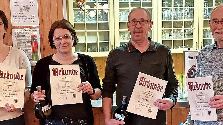 Ehrung für 30 Jahre: (von links) Carina Breitenbach, Birgit Müller, Albert Hüther und Gerwin Kellermann - Ehrung für 30 Jahre: (von links) Carina Breitenbach, Birgit Müller, Albert Hüther und Gerwin Kellermann Ehrung für 30 Jahre: (von links) Carina Breitenbach, Birgit Müller, Albert Hüther und Gerwin Kellermann - Ehrung für 30 Jahre: (von links) Carina Breitenbach, Birgit Müller, Albert Hüther und Gerwin Kellermann