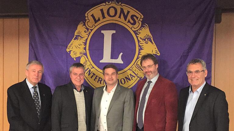 Von links nach rechts: Lions-VizeGovernor Hans-Jürgen Grassmann, Jürgen Bornkessel, Prof. Dr. Heiko Späth, OstDir Dr.Matthias Ludolph, Mathias Stoeth. Foto: U.Feldmann - Von links nach rechts: Lions-VizeGovernor Hans-Jürgen Grassmann, Jürgen Bornkessel, Prof. Dr. Heiko Späth, OstDir Dr.Matthias Ludolph, Mathias Stoeth. Foto: U.Feldmann Von links nach rechts: Lions-VizeGovernor Hans-Jürgen Grassmann, Jürgen Bornkessel, Prof. Dr. Heiko Späth, OstDir Dr.Matthias Ludolph, Mathias Stoeth. Foto: U.Feldmann - Von links nach rechts: Lions-VizeGovernor Hans-Jürgen Grassmann, Jürgen Bornkessel, Prof. Dr. Heiko Späth, OstDir Dr.Matthias Ludolph, Mathias Stoeth. Foto: U.Feldmann