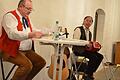 Hermann Hehn und Rainer Weisbecker (im Bild an der Konzertina) traten im historischen Bürgersaal von Grettstadt auf
