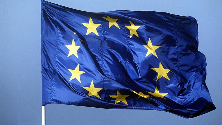 Am Samstag, 9. Mai, ist Europatag. Darum weht an diesem Tag an allen staatlichen Dienstgebäuden in Bayern die Europaflagge. Am Samstag, 9. Mai, ist Europatag. Darum weht an diesem Tag an allen staatlichen Dienstgebäuden in Bayern die Europaflagge.