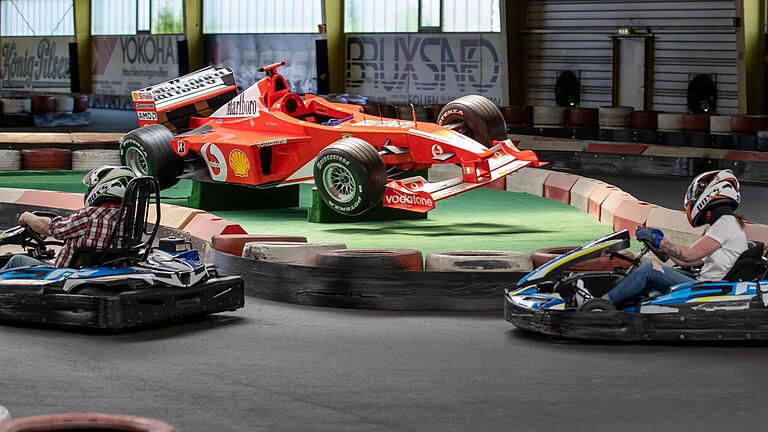 In Gollhofen können Kinder und Erwachsene auf einer Kartbahn einen Adrenalinkick erleben.