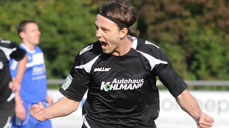 Jens Fromm, hier noch im Trikot des TSV Karlburg, bleibt auch in der Saison 2018/19 Spielertrainer des FV Gemünden/Seifriedsburg. Jens Fromm, hier noch im Trikot des TSV Karlburg, bleibt auch in der Saison 2018/19 Spielertrainer des FV Gemünden/Seifriedsburg.