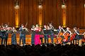 Gemeinsam atmen sie im gleichen Rhythmus:&nbsp;Anne-Sophie Mutter mit Mutter's Virtuosi im Max-Littmann-Saal des Bad Kissinger Regentenbaus.