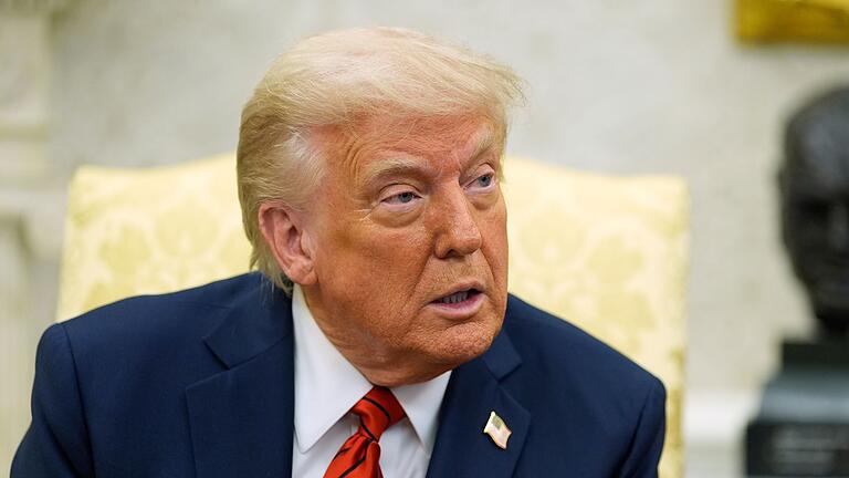 Trump - Trump will in den nächsten Tagen mehr über eine mögliche Vereinbarung zur Ukraine sagen. (Archivbild) Trump - Trump will in den nächsten Tagen mehr über eine mögliche Vereinbarung zur Ukraine sagen. (Archivbild)