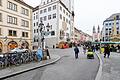 'Kaum Aufenthaltsqualität, kaum Angebote zum Verweilen, kaum Grün': Blick vom Zugang zur Alten Mainbrücke Richtung Domstraße (Foto von Anfang Dezember).