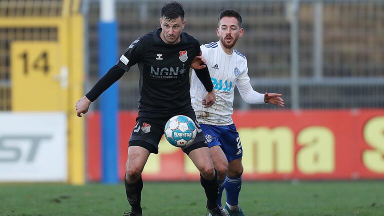 Daniel Leicht (vorne) trug beim seinem letzten Spiel für den TSV Aubstadt in Aschaffenburg noch einmal die Kapitänsbinde.