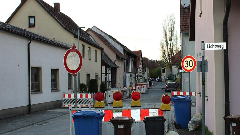 Nahwärmenetz: Ab Juni soll in Oberwaldbehrungen mit dem Anschluss der Häusern begonnen werden. Bis Ende des Sommers sollen alle am Netz sein. Nahwärmenetz: Ab Juni soll in Oberwaldbehrungen mit dem Anschluss der Häusern begonnen werden. Bis Ende des Sommers sollen alle am Netz sein.