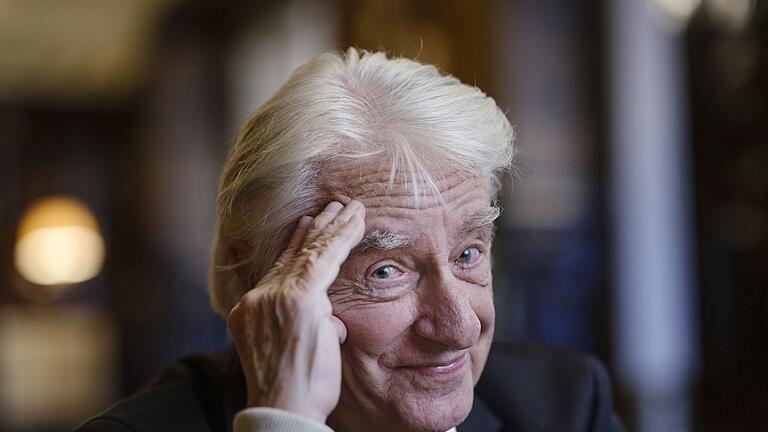 Kabarettist Emil Steinberger - Emil Steinberger steht als Komiker seit 70 Jahren auf der Bühne (Archivbild) Kabarettist Emil Steinberger - Emil Steinberger steht als Komiker seit 70 Jahren auf der Bühne (Archivbild)
