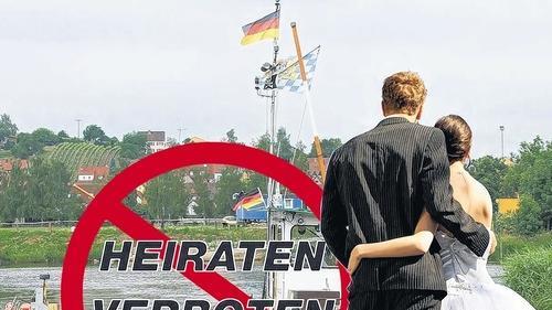 Trauungen auf der Fähre – wie im August dieses Jahres zwischen Mainstockheim und Albertshofen – wird es erst einmal nicht mehr geben. Eine endgültige Entscheidung soll jetzt das bayerische Innenministerium fällen. Trauungen auf der Fähre – wie im August dieses Jahres zwischen Mainstockheim und Albertshofen – wird es erst einmal nicht mehr geben. Eine endgültige Entscheidung soll jetzt das bayerische Innenministerium fällen.