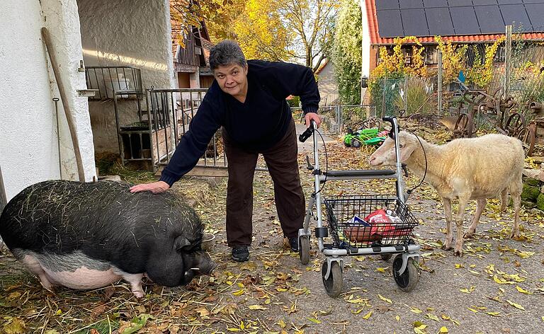 Wenn Irma Stierhof zu ihren Tieren läuft, wird sie sofort freudig begrüßt.