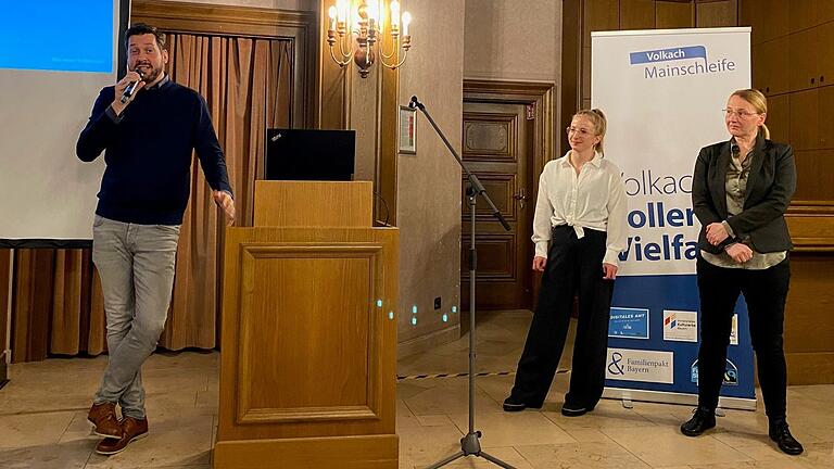 Im Schelfenhaus informierten (von links) Tourismuschef Sebastian Karl sowie Milena Pippert und Diana Pinnow vom Deutschen Wirtschaftswissenschaftlichen Institut für Fremdenverkehr (dwif) über die jüngste Studie zu den Tourismus-Zahlen der VG. Im Schelfenhaus informierten (von links) Tourismuschef Sebastian Karl sowie Milena Pippert und Diana Pinnow vom Deutschen Wirtschaftswissenschaftlichen Institut für Fremdenverkehr (dwif) über die jüngste Studie zu den Tourismus-Zahlen der VG.