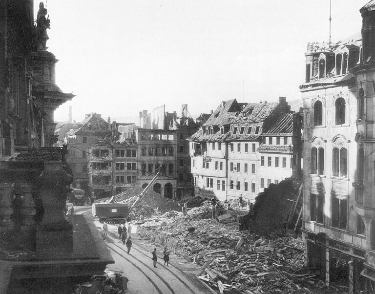 Auch am Kürschnerhof und in der Blasiusgasse richteten die britischen Luftminen am 19. Februar 1945 große Schäden an.