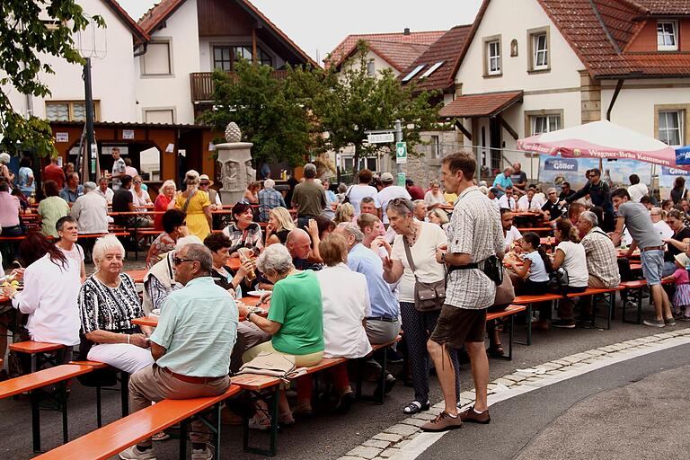 Auf dem Dorfplatz herrschte drei Tage lang Hochbetrieb.