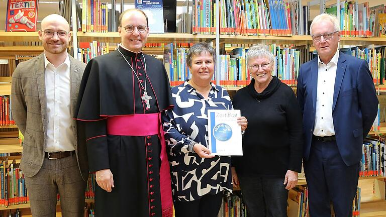 Elias Huisl, Weihbischof Paul Reder, Heidi Heinrich, Maria Bauer und Bernhard Schweßinger.