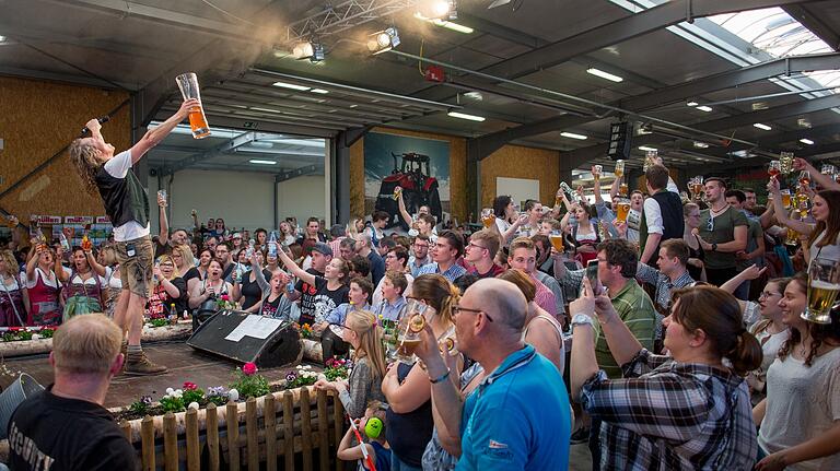 Stets gute Stimmung herrscht bei der Frühjahrsmesse von Landtechnik Müller in Holzhausen.