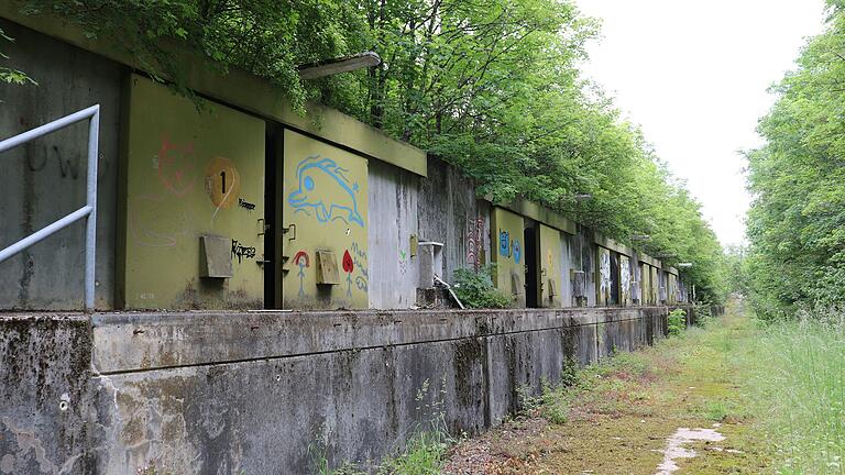Relikt aus Stahlbeton: Im Klingenwald zwischen Kitzingen und Sulzfeld lagerten die US-Streitkräfte über Jahrzehnte Munition. Relikt aus Stahlbeton: Im Klingenwald zwischen Kitzingen und Sulzfeld lagerten die US-Streitkräfte über Jahrzehnte Munition.