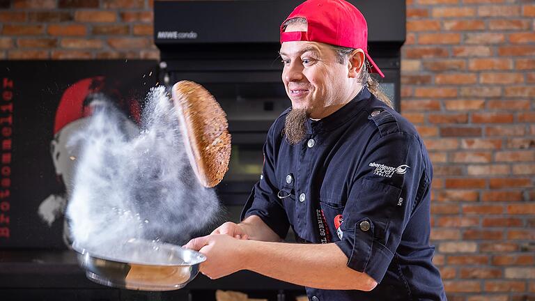 Komplexe Kohlenhydrate aus vielen verschiedenen Brotsorten stehen bei Brotsommelier Axel Schmitt auf dem Speiseplan. Dabei schwört er auf Brot vom Handwerksbäcker mit langen Ruhezeiten.