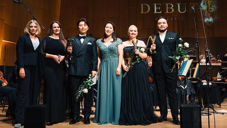 Die sechs Finalistinnen und Finalisten, von links: Rebecka Wallroth, Caterina Marchesini, Beomjin Angelo Kim, Sarah Yang, Inna Husieva, Kudaibergen Abildin.