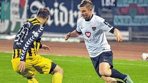 Immer mit gutem Beispiel voran: Schweinfurts Kapitän Bastian Lunz (rechts) ist sich sicher, dass der FC 05 am Samstag gegen Heimstetten gewinnt und dann auch in der Relegation besteht.
