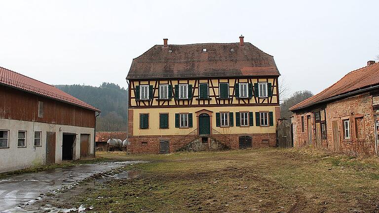 Hier soll das Eichenzentrum Spessart entstehen: Das Hofgut Erlenfurt, ein denkmalgeschützter Vierseithof.