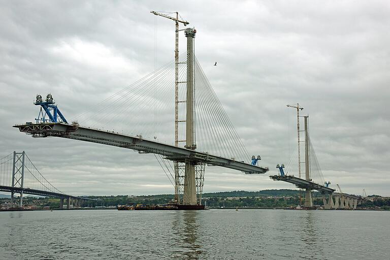 Ein Brückenschlag mit EPLASS: Die Queensferry Crossing in Schottland erinnert an die Golden Gate Bridge und gilt als längste Schrägseilbrücke der Welt.&nbsp;