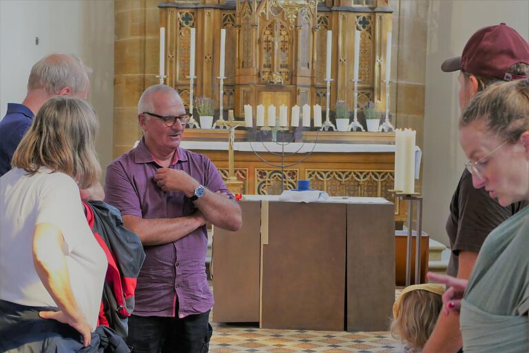 Pfarrer Hans Lyer (Mitte) will eine offene und einladende Kirche.