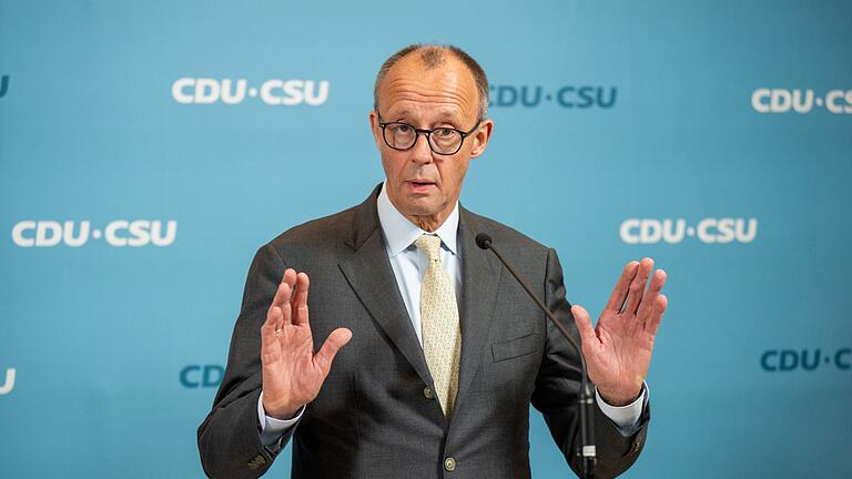 Sitzungen der Bundestagsfraktionen - Geht Unions-Kanzlerkandidat Merz auf das Angebot von Kanzler Scholz zur Zusammenarbeit in drängenden Fragen ein? Merz will mit den Abgeordneten von CDU und CSU über das weitere Vorgehen beraten. Sitzungen der Bundestagsfraktionen - Geht Unions-Kanzlerkandidat Merz auf das Angebot von Kanzler Scholz zur Zusammenarbeit in drängenden Fragen ein? Merz will mit den Abgeordneten von CDU und CSU über das weitere Vorgehen beraten.