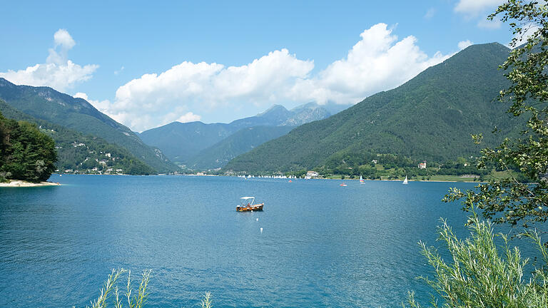 Gardasee Panorama.jpeg       -  Sauna, Spa und Sonne: Wir stellen die Top 5 Spa-Hotels am Gardasee mit dem besten Preis-Leistungs-Verhältnis vor.