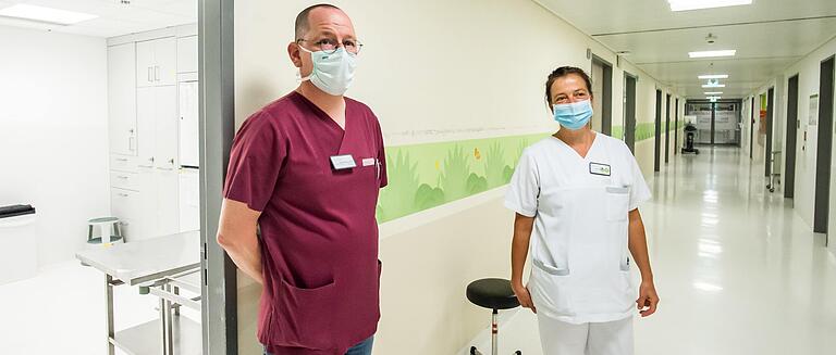 Oberarzt Hans-Martin Lode und Schwester Andrea auf der neonatologischen Intensivstation.&nbsp;