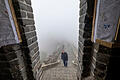 Bayerns Ministerpräsident Söder in China.jpeg       -  Bayerns Ministerpräsident Markus Söder besichtigt bei Peking ein Stück der Chinesischen Mauer. Dumm nur, dass dichter Nebel die Sicht versperrt.