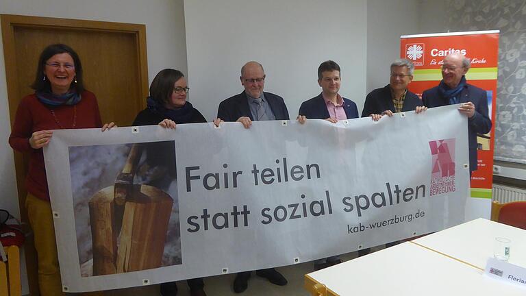 Sie streiten auch weiter für die Einführung eines Sozialpasses: Sabine Schiedermair (KAB), Gerlinde Smutny (Caritas), Werner Graus (KAB), Florian Schüssler (BRK), Michael Donath (Diakonie), Karlheinz Ebert (AWO).