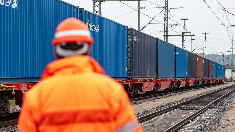 Export       -  Ex- und Importe in Bayern sind fast wieder ausgeglichen. (Archivbild)