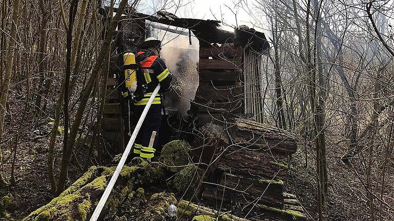 Die Feuerwehr beim erneuten Brandeinsatz in Estenfeld.