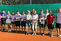 Die Sieger und Organisatoren des „Gleitsmann Cup 2024“ (von links): Thomas Walz und Loris Neuhoff (Sieger Herren), Jessica Walz und Selin Karakoc (Siegerinnen Damen A), Hans Schneider und Leo Walter (Sieger 120+), Rebecca Gräf und Christine Herbig (Siegerinnen Damen B), dazwischen Markus Schott (Geschäftsführer Holzwerke Gleitsmann und Sponsor), Martin Schneider und Olaf Gimple (Sieger Herren 100+), Bastian Fietz (Vorstand SV Schwanfeld) sowie Pascal Mayer (Turnierleitung und Abt.leiterTennis)