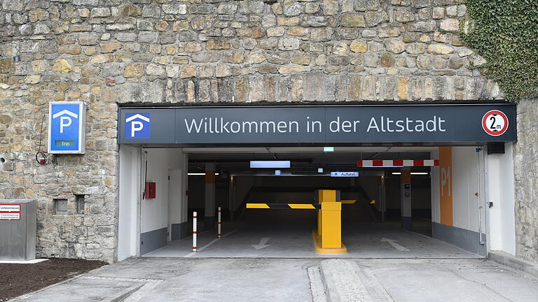 'Willkommen in der Altstadt', so werden die Autofahrer nun bei der Einfahrt in die wiedereröffnete Parkgarage begrüßt. 'Willkommen in der Altstadt', so werden die Autofahrer nun bei der Einfahrt in die wiedereröffnete Parkgarage begrüßt. 