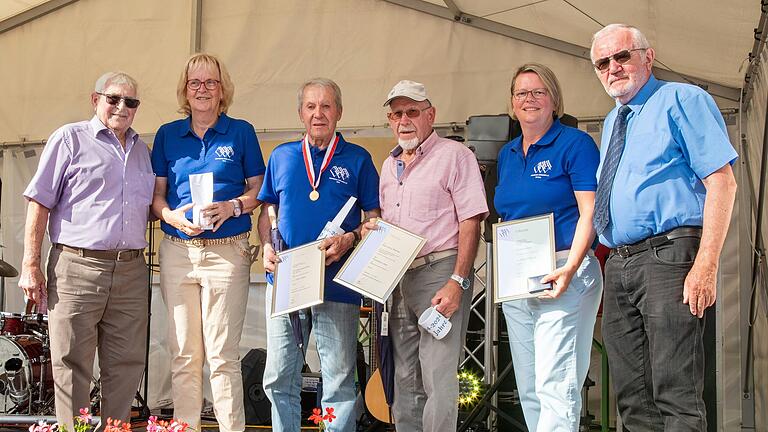 Albrecht Hauck (Ehrung 60 Jahre Mitgliedschaft), Elisabeth Braum, Otto Grätz, Karl-Heinz Röhner (Ehrungen für ehrenamtliches Engagement), Martina Braum 1. Vorstand, Georg Grembler (ehemaliges Mitglied Landesvorstand Eigenheimer).