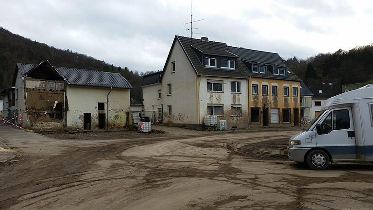 Immer noch sind Spuren der Verwüstung im Ahrtal überall zu finden.