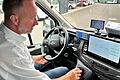 Es ist schon ein bisschen anders beim E-KTW, der im BRK-Kreisverband Rhön-Grabfeld eingesetzt wird. Richard Rockenzahn, Leiter Rettungsdienst, checkt die kleinen Monitore.