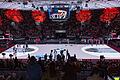 Auf dem Glasboden im Münchner BMW Park können die Werbebanner und die Linien des Feldes digital angezeigt und auch verändert werden. Am Sonntag spielten die Würzburg Baskets dort.