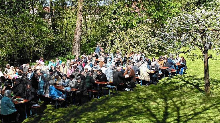 Gemeindefest der evangelischen Gemeinde Bimbach-Brünnau an idyllischer Stelle.