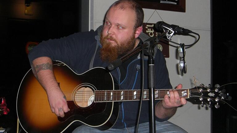 Im Main-Street-Cafe hatte der ehemalige Voice-of-germany-Gewinner Andreas Kümmert seinen ersten öffentlichen Auftritt. Neben bei den Bikern stand die Kneipe bei Musikfreaks hoch im Kurs.