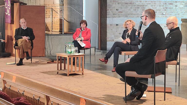 Thomas Schmelter, Sigrid Mahsberg, Peter Schwittek und Lucas Wehner im Gespräch mit Stephanie Böhm.