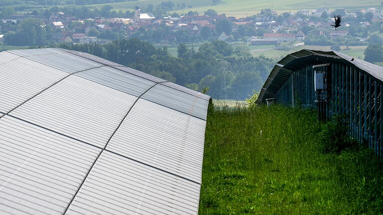 Oberhalb von Buch betreibt die Energiebauern GmbH bereits einen Solarpark auf dem Gebiet der Gemeinde Untermerzbach. Am Montag gab der Gemeinderat grünes Licht für eine weitere Freiflächen-Photovoltaikanlage zwischen Recheldorf und Untermerzbach.