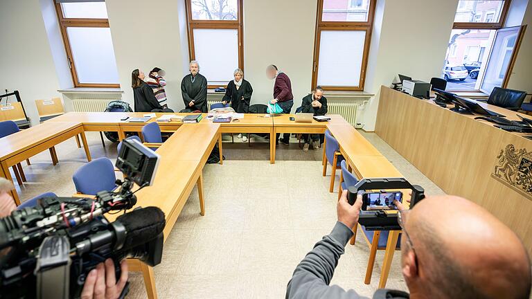 Das Medieninteresse war hoch in dem Prozess am Landgericht Schweinfurt gegen ein Elternpaar aus dem Landkreis Schweinfurt. Ihre 16 Jahre alte Tochter starb 2022 durch die Folgen einer extremen Essstörung. Das Medieninteresse war hoch in dem Prozess am Landgericht Schweinfurt gegen ein Elternpaar aus dem Landkreis Schweinfurt. Ihre 16 Jahre alte Tochter starb 2022 durch die Folgen einer extremen Essstörung.