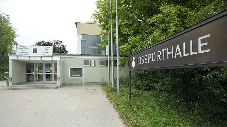 Wirbel um die Eissporthalle. Das Unternehmen, das die Halle vor zwei Jahren gekauft hat, steht seit Dienstag unter vorläufiger Insolvenzverwaltung. Wirbel um die Eissporthalle. Das Unternehmen, das die Halle vor zwei Jahren gekauft hat, steht seit Dienstag unter vorläufiger Insolvenzverwaltung.
