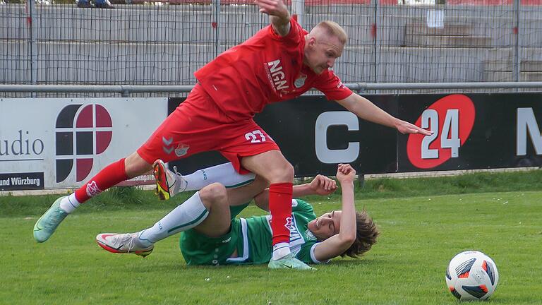 Max Schebak (oben) wurde in Ansbach eingewechselt und bereitete mit einer Energieleistung das Siegtor in der Nachspielzeit vor. Auch gegen Türkgücü München steht er wieder im Aufgebot.